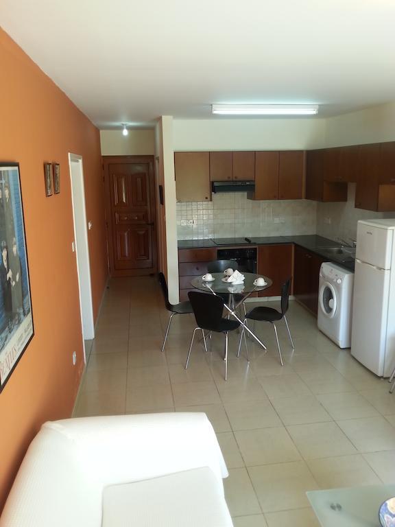 Byreva Apartments Paphos Kamer foto