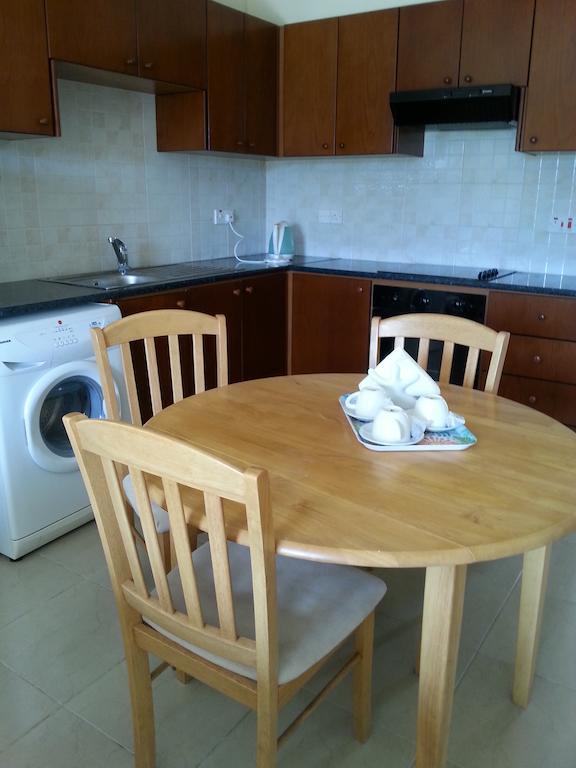 Byreva Apartments Paphos Kamer foto