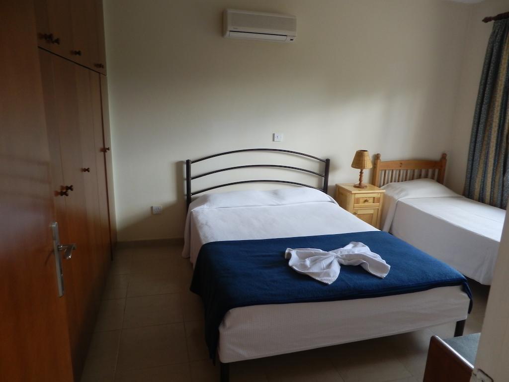 Byreva Apartments Paphos Buitenkant foto