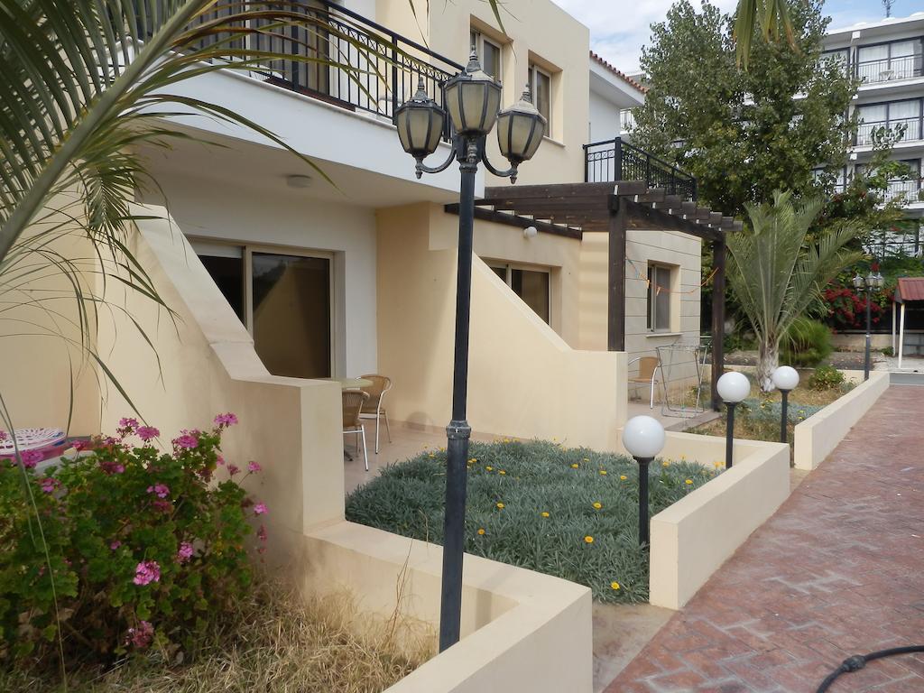 Byreva Apartments Paphos Buitenkant foto