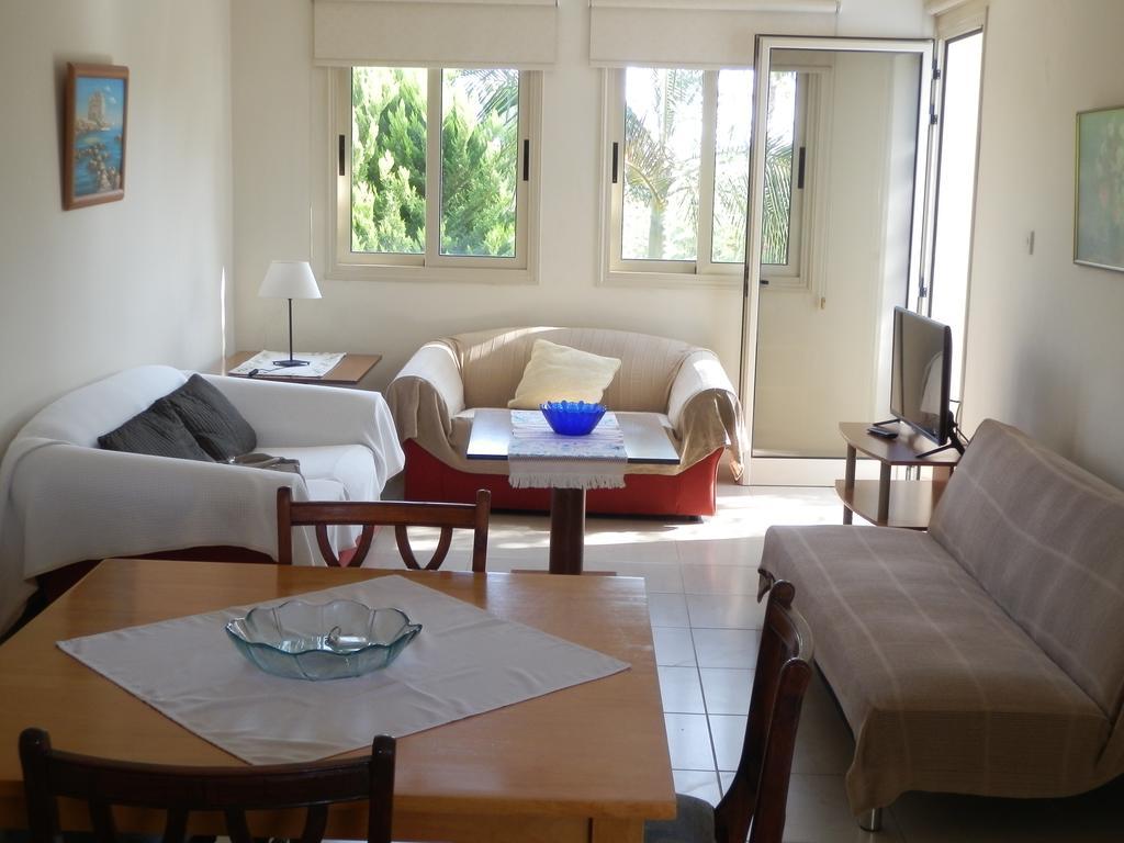 Byreva Apartments Paphos Buitenkant foto
